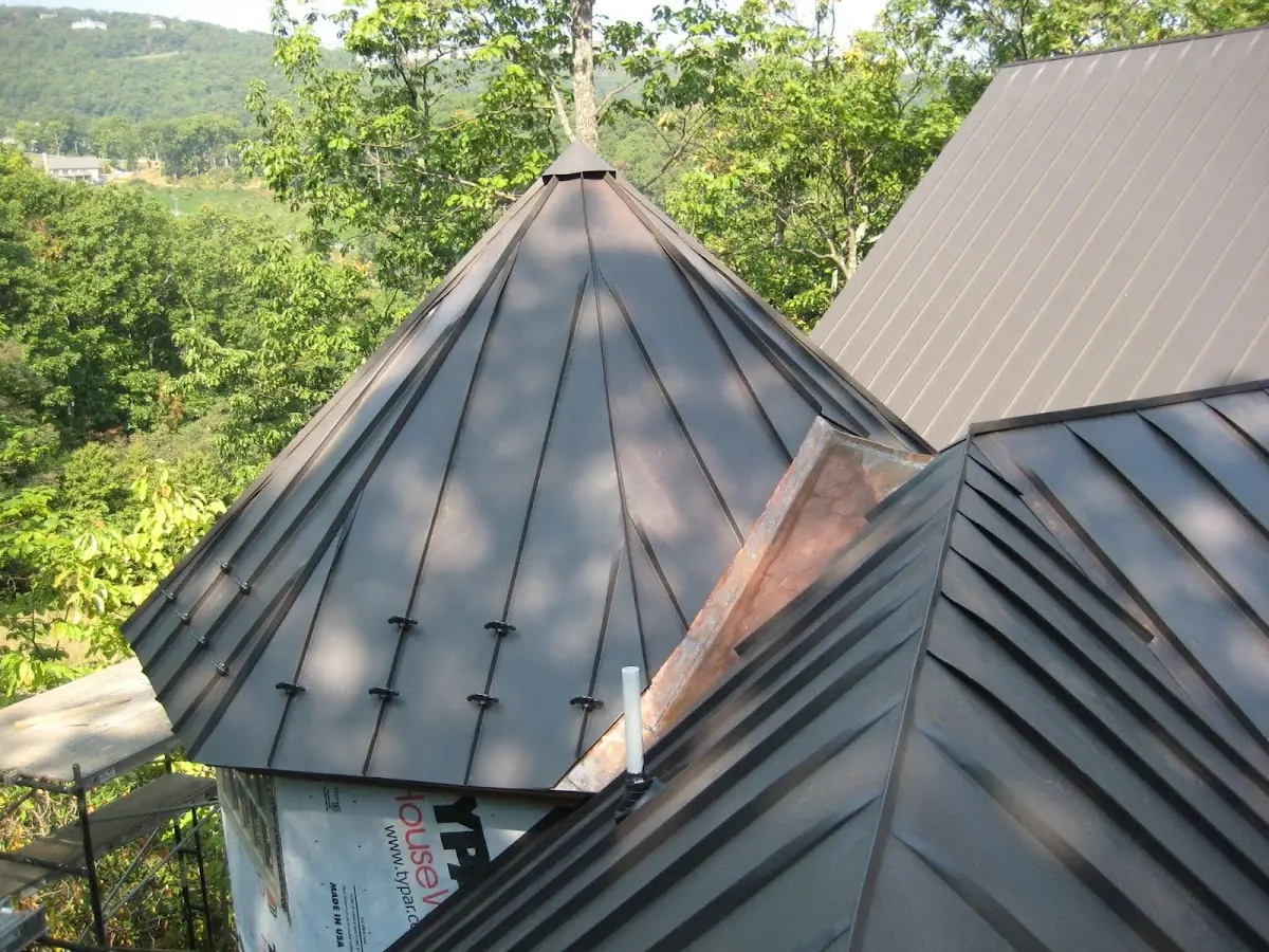 Professional Roof Tarp Installation by Craftsman Roofing in Hamlet Farms